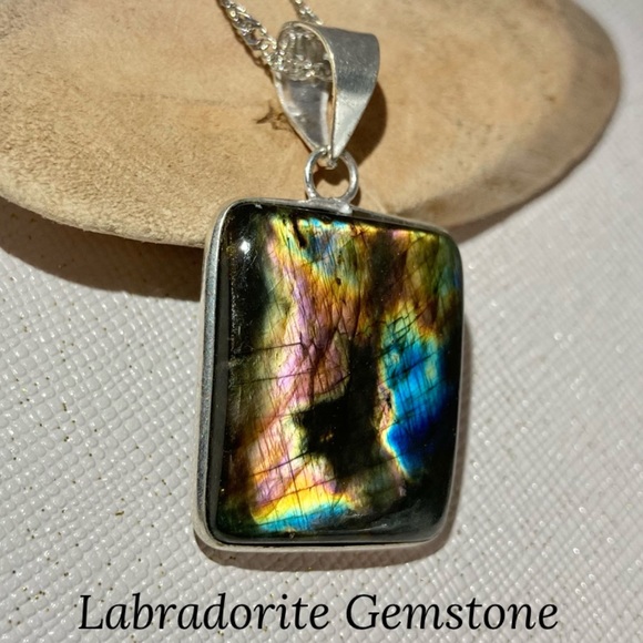 Luminous Labradorite Gemstone Handmade Pendant Necklace - Picture 5 of 5